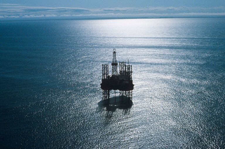 Самоподъемная плавучая буровая установка Ока ведет разработку нефтегазоносных месторождений на шельфе Охотского моря Самоподъемная плавучая буровая установка Ока ведет разработку нефтегазоносных месторождений на шельфе Охотского моря