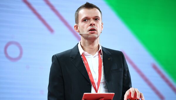 Сергей Плуготаренко выступает на открытии Russian Internet Week