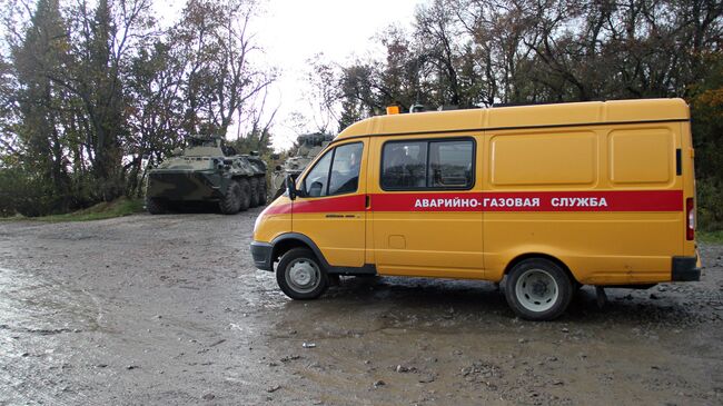 Аварийная служба на месте повреждения газопровода возле села Виноградное под Алуштой. 1 ноября 2017