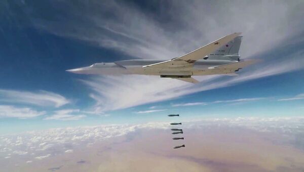 Бомбардировщики Ту-22М3 ВКС РФ нанесли авиаудар по объектам террористов в районе Абу-Кемаль в провинции Дейр-эз-Зор