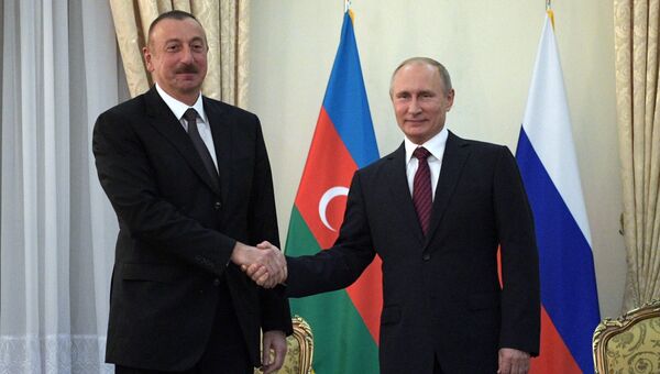 Президент РФ Владимир Путин и президент Азербайджана Ильхам Алиев. Архивное фото