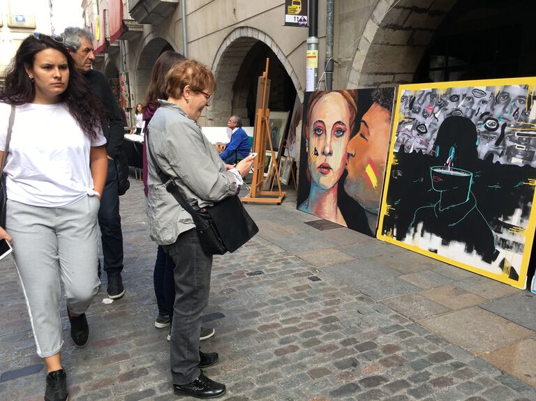Картины художников на улице Жироны Картины художников на улице Жироны