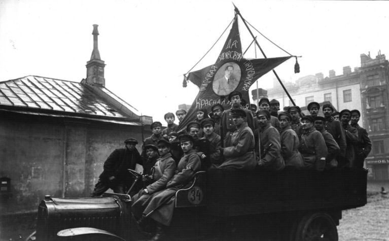 Празднование 1-ой годовщины Октябрьской революции в Петрограде