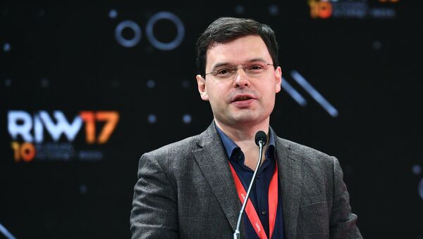 Кирилл Варламов во время выступления на Russian Internet Week. 1 ноября 2017