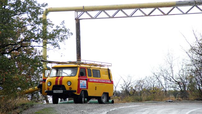 Аварийная служба на месте повреждения газопровода возле села Виноградное под Алуштой