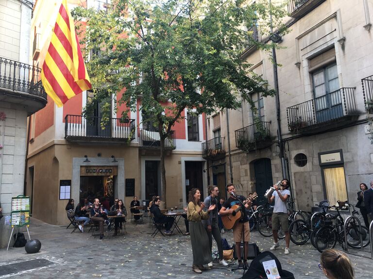 Музыканты на улице Жироны Музыканты на улице Жироны