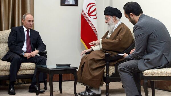Владимир Путин и верховный руководитель Исламской Республики Иран Сайед Али Хаменеи во время встречи в Тегеране. 1 ноября 2017
