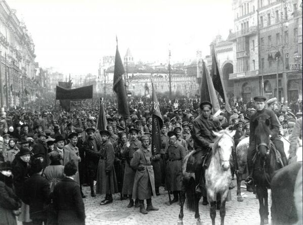 Демонстрация в честь первой годовщины Советской власти
