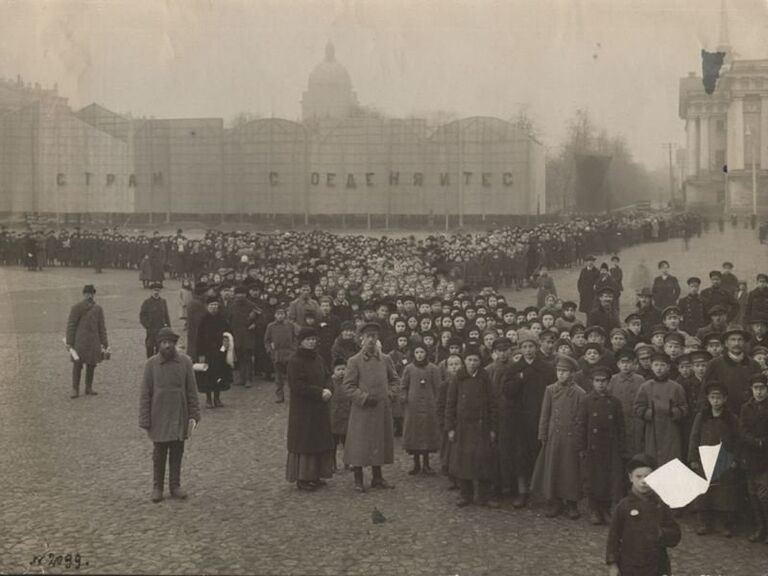 1-я годовщина октябрьской революции в Петрограде. 1918 год