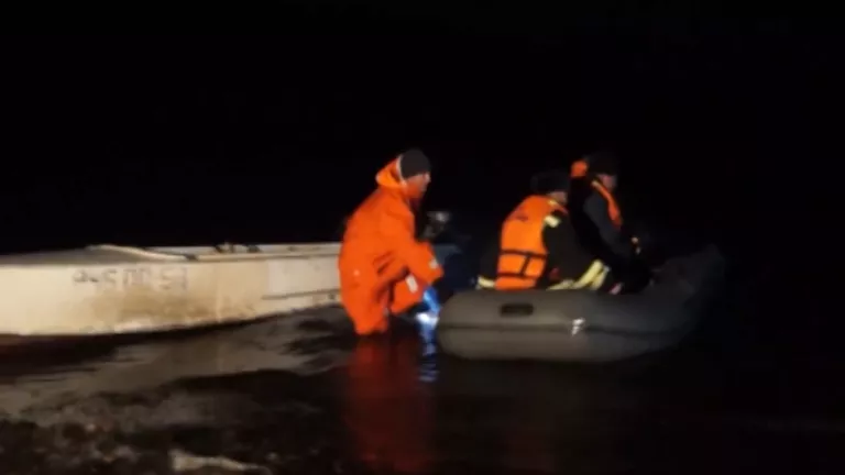 Работа спасателей в Аргазинском водохранилище, где перевернулись лодки с людьми Работа спасателей в Аргазинском водохранилище, где перевернулись лодки с людьми
