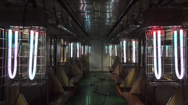 Кварцевые лампы обеззараживают вагоны в электродепо Калужское Московского метрополитена