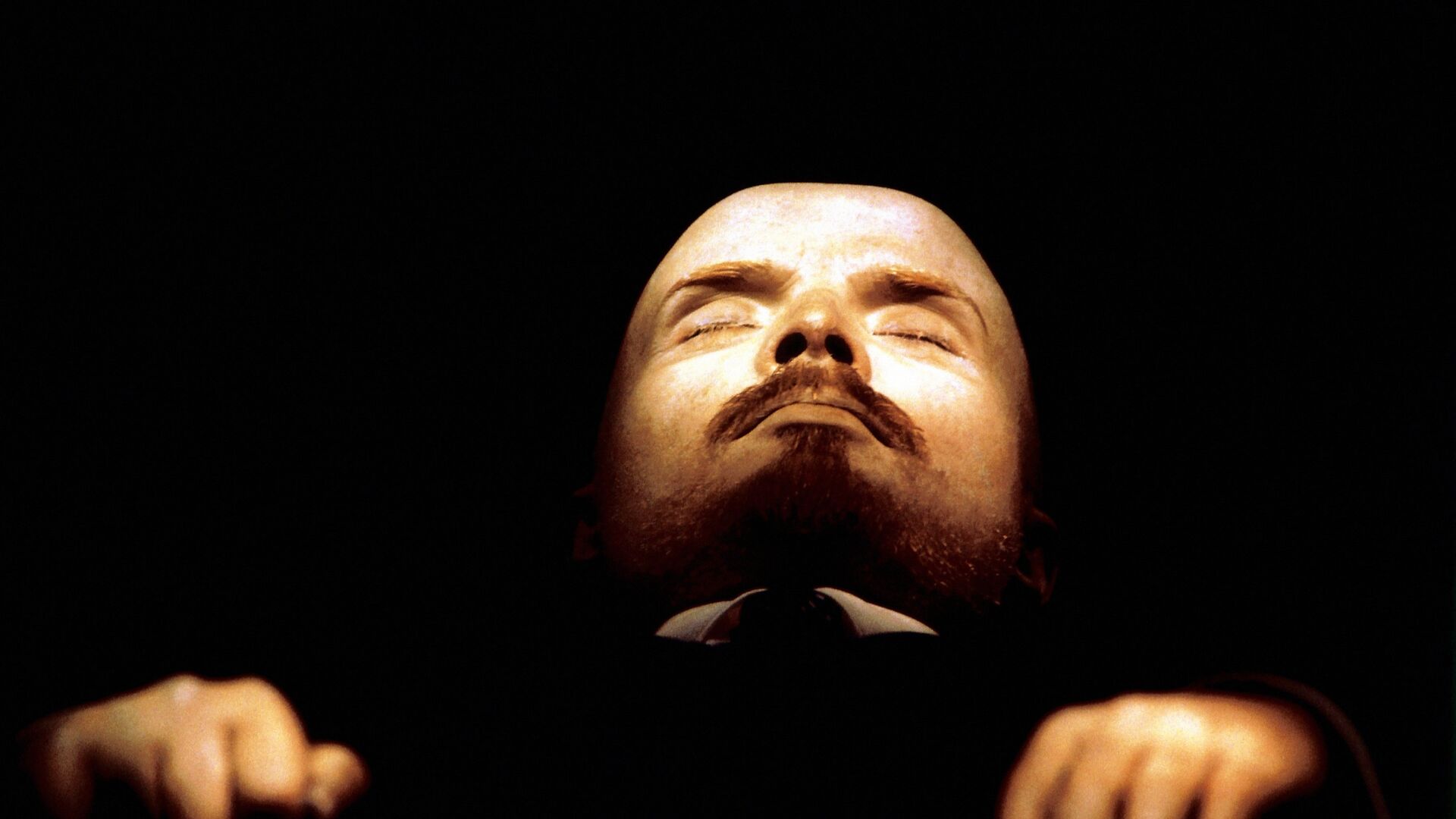 Бальзамированное тело В.И.Ленина в мавзолее в Москве - РИА Новости, 1920, 16.09.2020