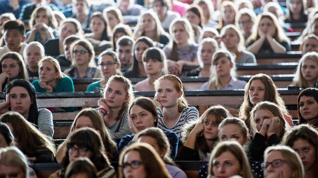 Студенты во время лекции