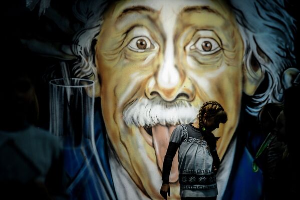 Граффити с изображением Альберта Эйнштейна в музее занимательных наук в Минске