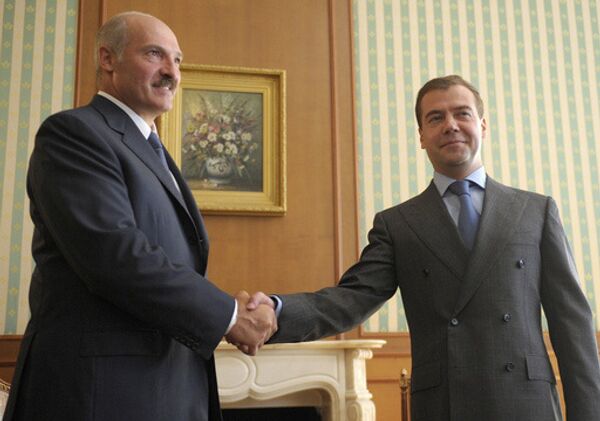 Президенты Белоруссии Александр Лукашенко и России Дмитрий Медведев 