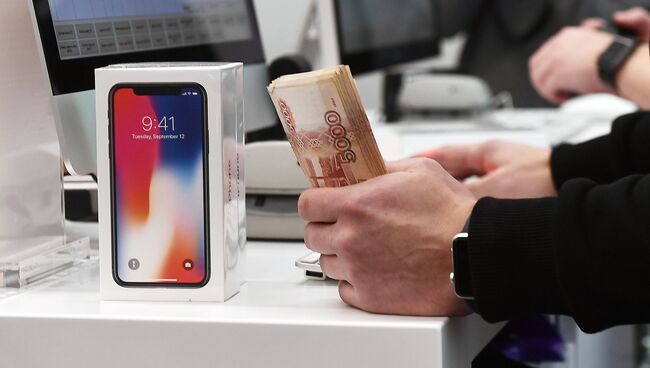 iPhone X в магазине в Москве. Архивное фото