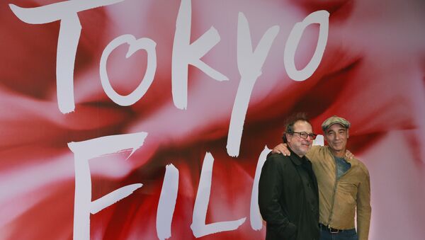 Режиссер Семих Капланоглу и актер Жан-Марк Барр (слева) на Международном кинофестивале в Токио, Япония