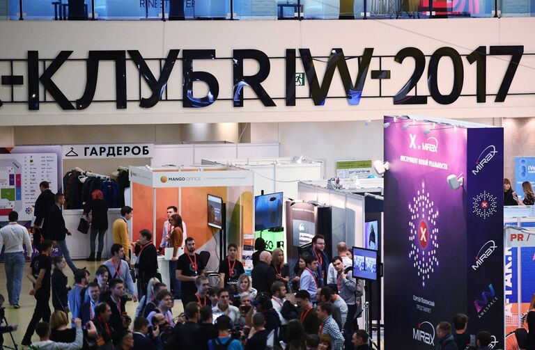 Выставка в рамках Russian Internet Week (Неделя российского интернета / RIW) в центральном выставочном комплексе Экспоцентр в Москве