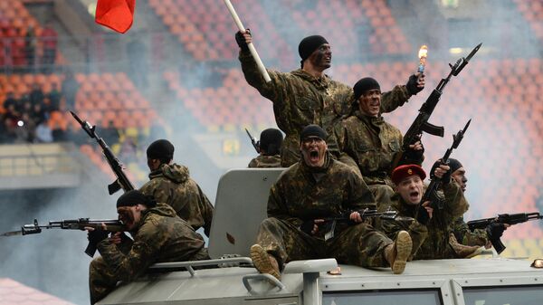 Сотрудники органов внутренних дел РФ во время показательных выступлений в честь праздника московской полиции в Большой спортивной арене Лужники