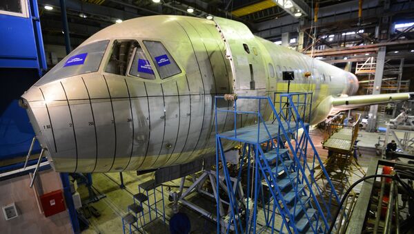 Опытный образец пассажирского самолёта МС-21 в испытательном цехе Центрального аэрогидродинамического института (ЦАГИ) в Московской области