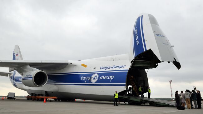 Самолет АН-124-100 Руслан авиакомпании Волга-Днепр. Архивное фото