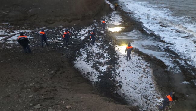 Спасатели продолжают поисковую операцию в районе крушения вертолёта ми-8 в близки Шпицбергена. 3 ноября 2017