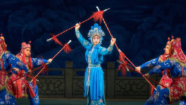 Фрагмент спектакля Легенда о Белой Змее Большого театра Пекинской оперы. Архивное фото