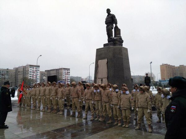 Церемония открытия памятника офицеру Александру Прохоренко, погибшему в Сирии, в Оренбурге. 4 ноября 2017 Церемония открытия памятника офицеру Александру Прохоренко, погибшему в Сирии, в Оренбурге. 4 ноября 2017