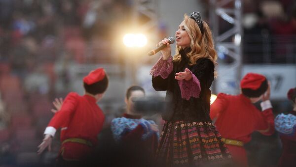 Певица Пелагея выступает на митинге-концерте Россия объединяет! на большой спортивной арене Лужники в Москве. 4 ноября 2017