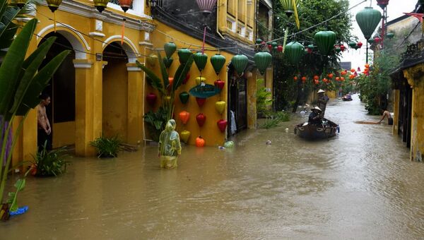 Последствия тайфуна во Вьетнаме в городе Хойан. Архивное фото