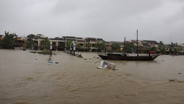 Последствия тайфуна во Вьетнаме в городе Хойан. 5 ноября 2017