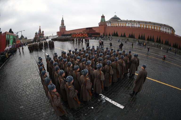 Генеральная репетиция марша, посвященного 76-й годовщине парада 1941 года, на Красной площади в Москве