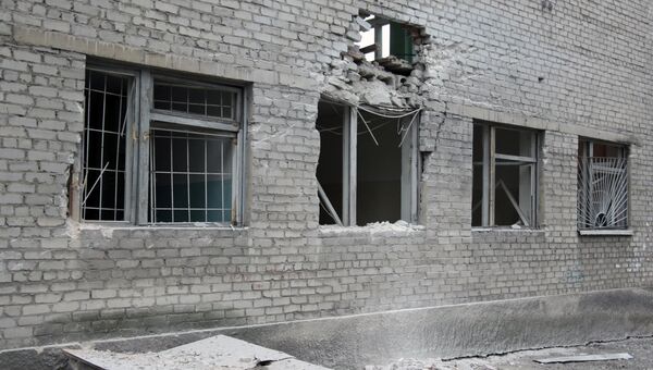 Повреждения в здании училища №58 в Донецке в результате ночного обстрела. 6 ноября 2017
