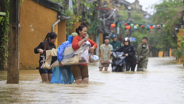 Последствия тайфуна во Вьетнаме в городе Хойан. 6 ноября 2017
