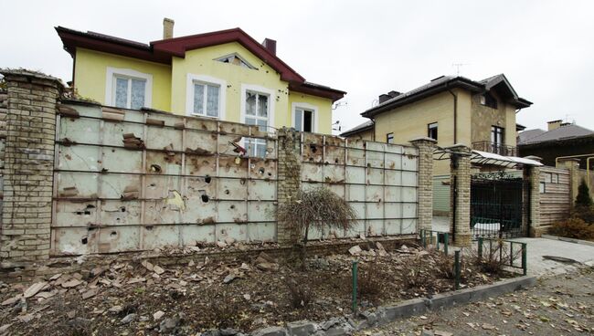 Последствия обстрела в Донецке. Архивное фото