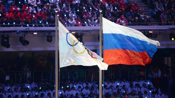 Олимпийский флаг и флаг России на Играх в Сочи