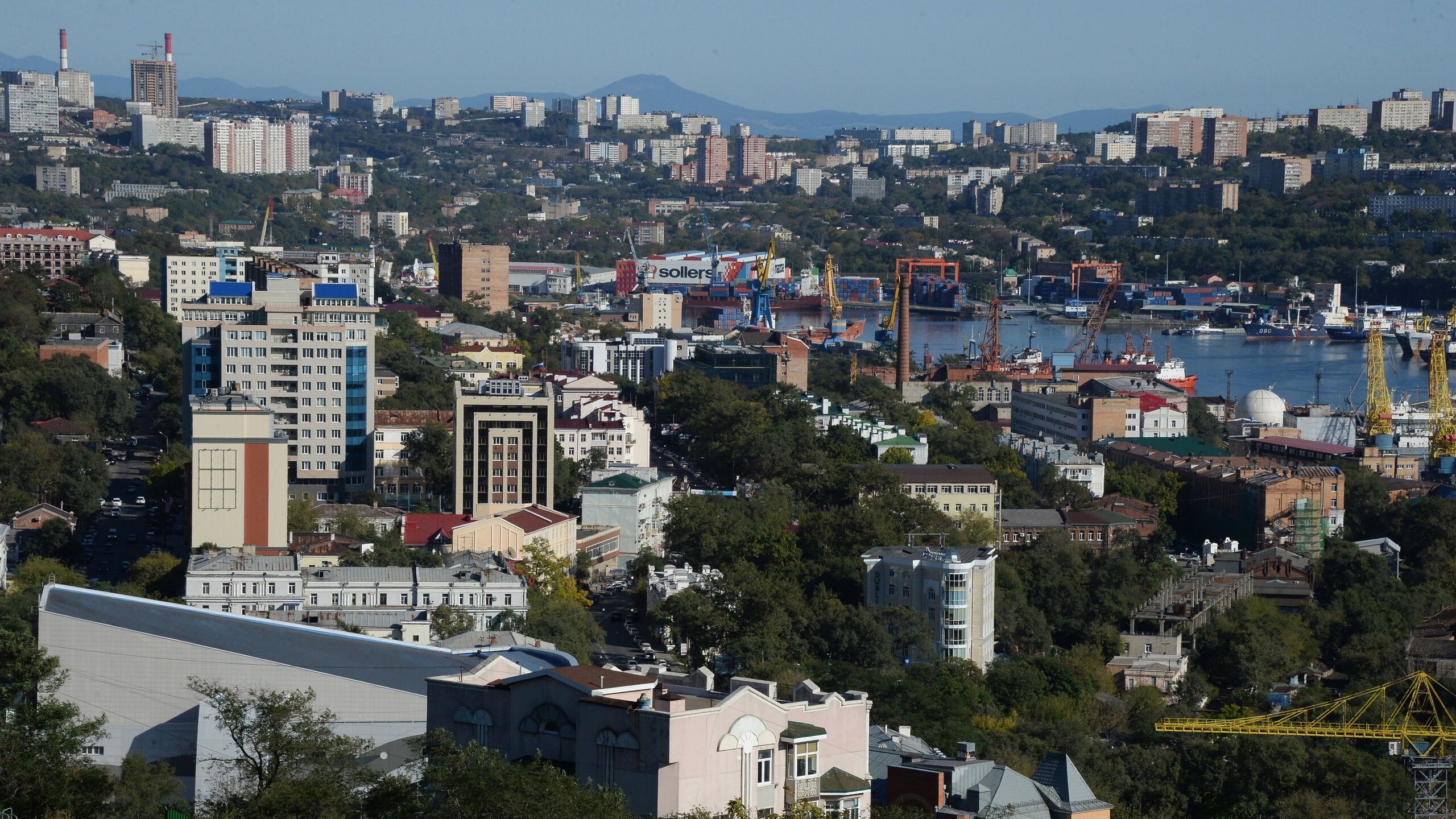 Во Владивостоке из-за обрушения аттракциона пострадал ребенок