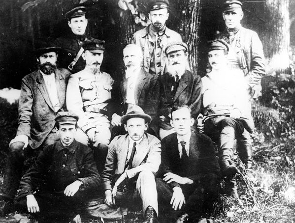 Феликс Дзержинский с русскими и польскими революционерами