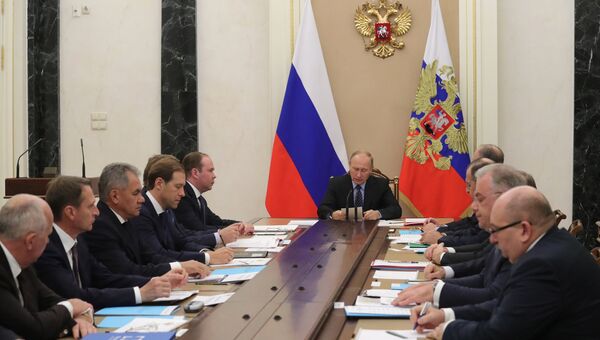 Президент РФ Владимир Путин проводит заседание комиссии по вопросам военно-технического сотрудничества России с иностранными государствами. 7 ноября 2017