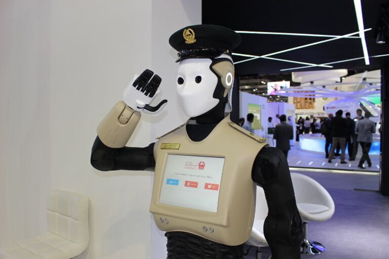 Робот-полицейский на выставке GITEX-2017 в Дубае Робот-полицейский на выставке GITEX-2017 в Дубае