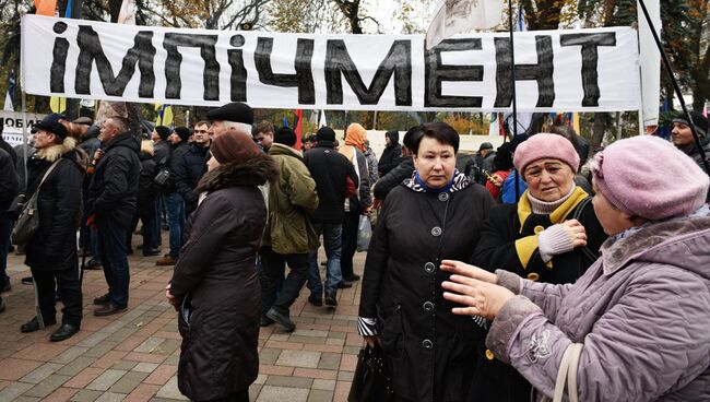 Участники митинга у здания Верховной рады в Киеве. 7 ноября 2017