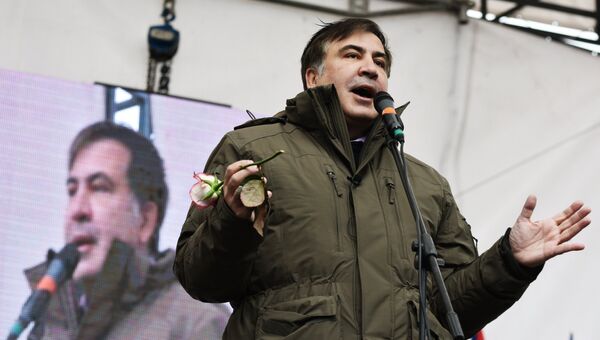 Михаил Саакашвили выступает на митинге у здания Верховной рады в Киеве. 7 ноября 2017