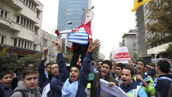 Протест против политики президента США Дональда Трампа в Тегеране, Иран. Ноябрь 2017