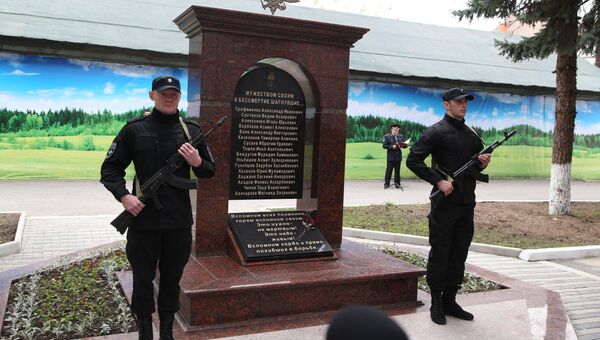 Церемония открытия мемориала сотрудникам полиции, погибшим при исполнении служебного долга, в Нальчике,  Кабардино-Балкария. 7 ноября 2017