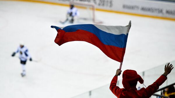Болельщик с российским флагом