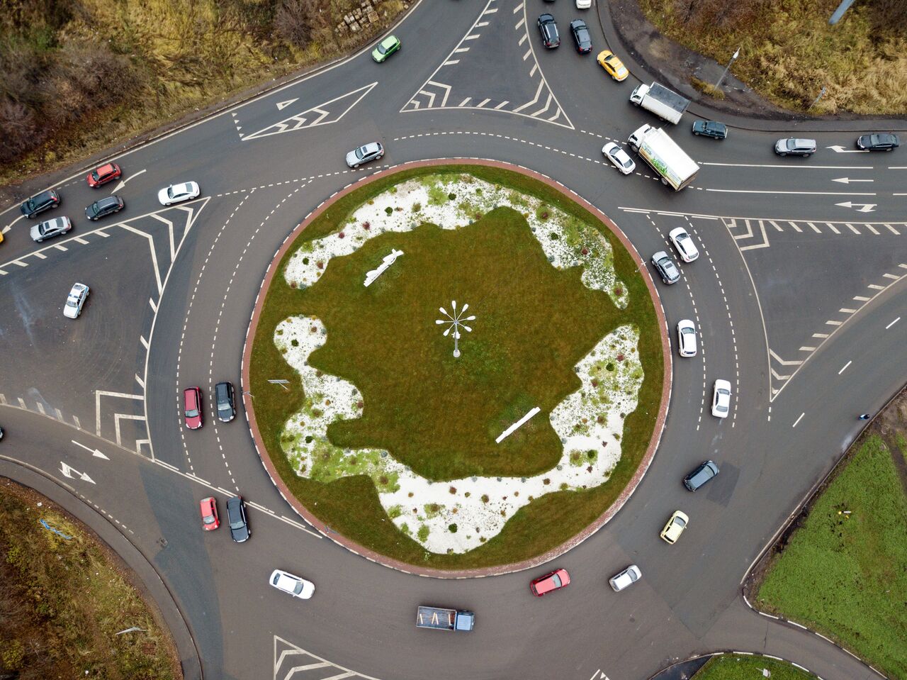 Roundabout кольцевой перекрёсток