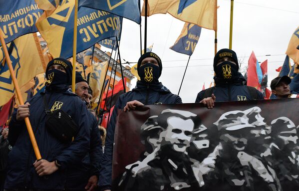 Участники марша в Киеве, приуроченного к годовщине создания Украинской повстанческой армии (УПА, экстремистская организация, запрещена в России)