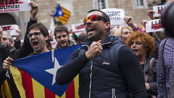 Участники всеобщей забастовки в Каталонии на митинге в Барселоне. Архивное фото