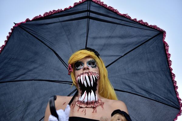 Участница парада Зомби-холл в Мехико