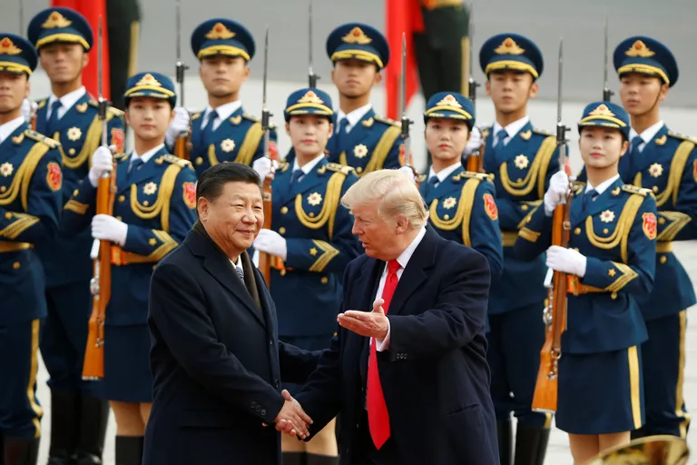 Председатель Китая Си Цзиньпин и президент США Дональд Трамп в Пекине. 9 ноября 2017 Председатель Китая Си Цзиньпин и президент США Дональд Трамп в Пекине. 9 ноября 2017